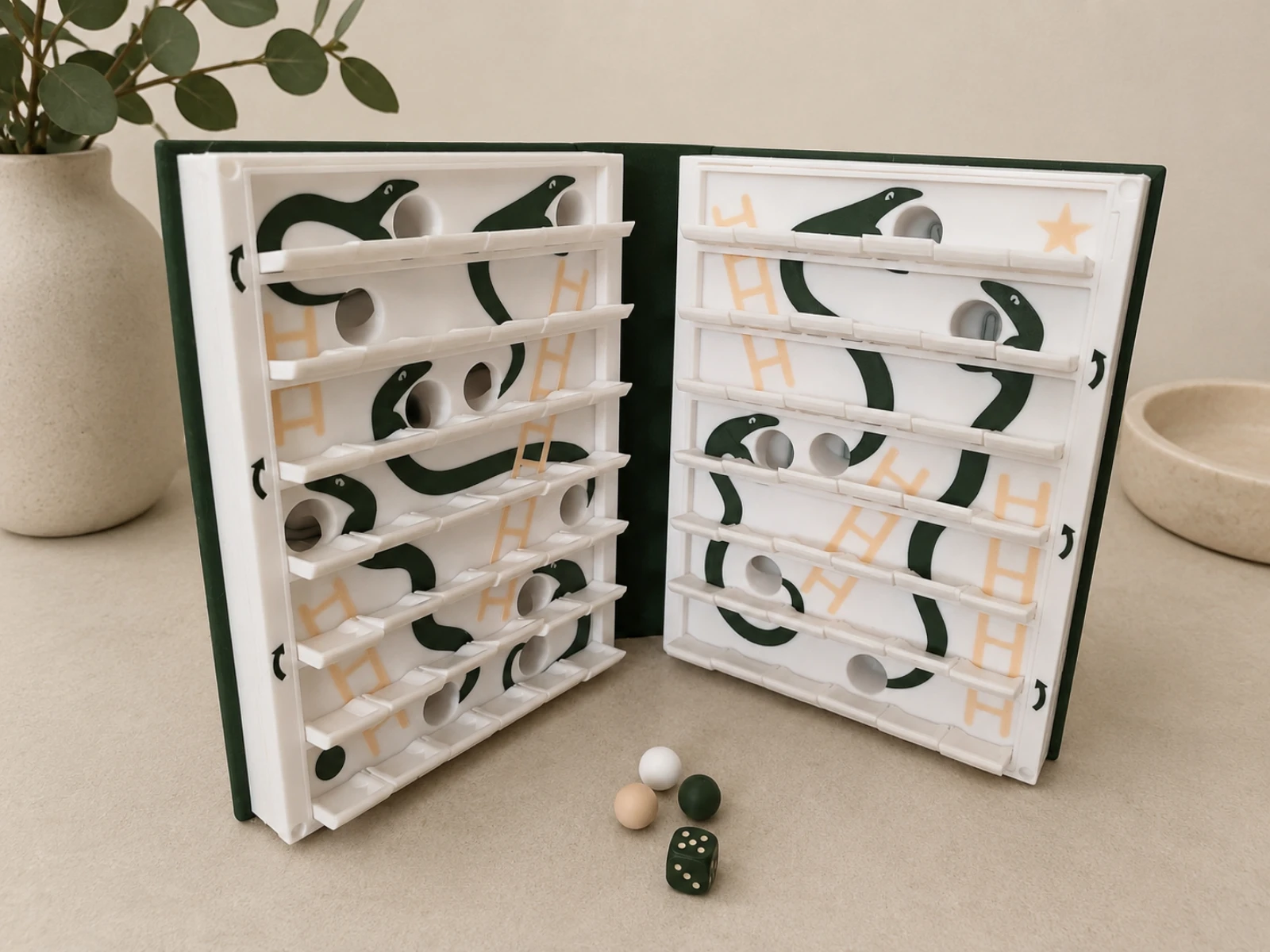 Snakes & Ladders – Compact Bordspel in Boekvorm 🐍📚